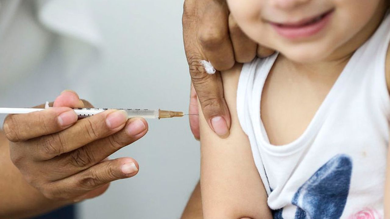 Caderneta em dia: Saúde reforça importância da cobertura vacinal contra o sarampo