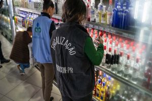 Imagem referente a notícia: Estado intensifica fiscalizações em estabelecimentos que comercializam bebidas