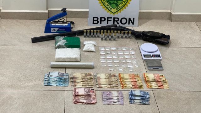 Imagem referente a notícia: Operação conjunta fecha ponto de tráfico em Barracão e leva dois homens à prisão