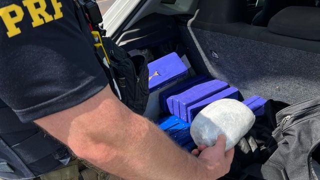 PRF apreende 168 kg de drogas e recupera carro furtado na BR-373, em Chopinzinho