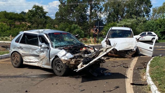 Imagem referente a notícia: Duas pessoas morrem e outras três ficam feridas em violenta colisão na PR-158, em Saudade do Iguaçu