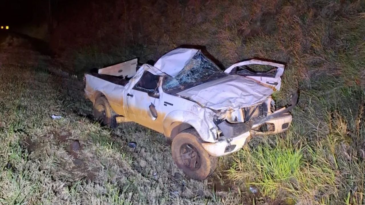 Criança morre e cinco pessoas ficam feridas em grave acidente entre caminhonete e carro na PRC-158, no Paraná