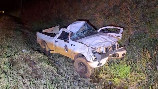 Criança morre e cinco pessoas ficam feridas em grave acidente entre caminhonete e carro na PRC-158, no Paraná