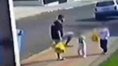 Imagem referente à notícia: Pai é preso após investigação apontar agressão com chute contra filha de 3 anos em Francisco Beltrão