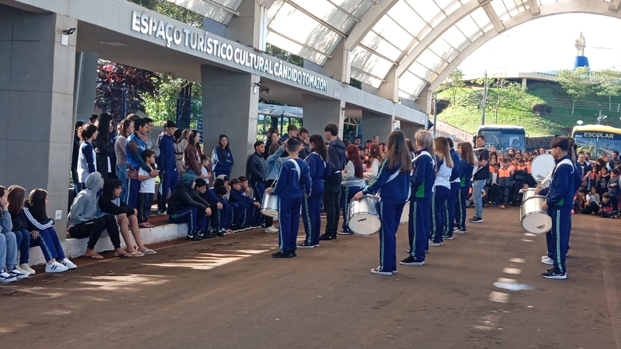 Pinhal de São Bento abre Semana da Pátria com estudantes e anuncia desfile cívico para 7 de setembro