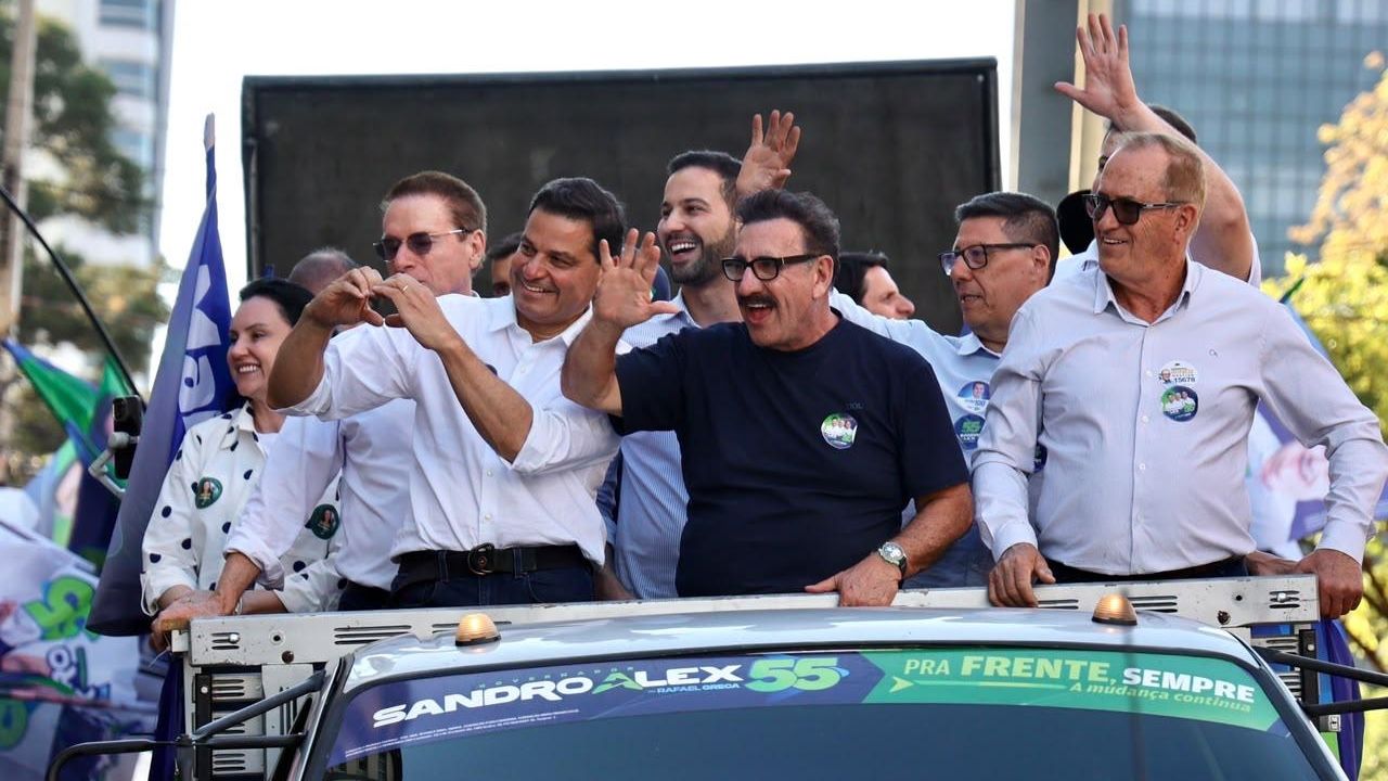 Sandro Alex reúne apoiadores em carreatas no Sudoeste do Paraná