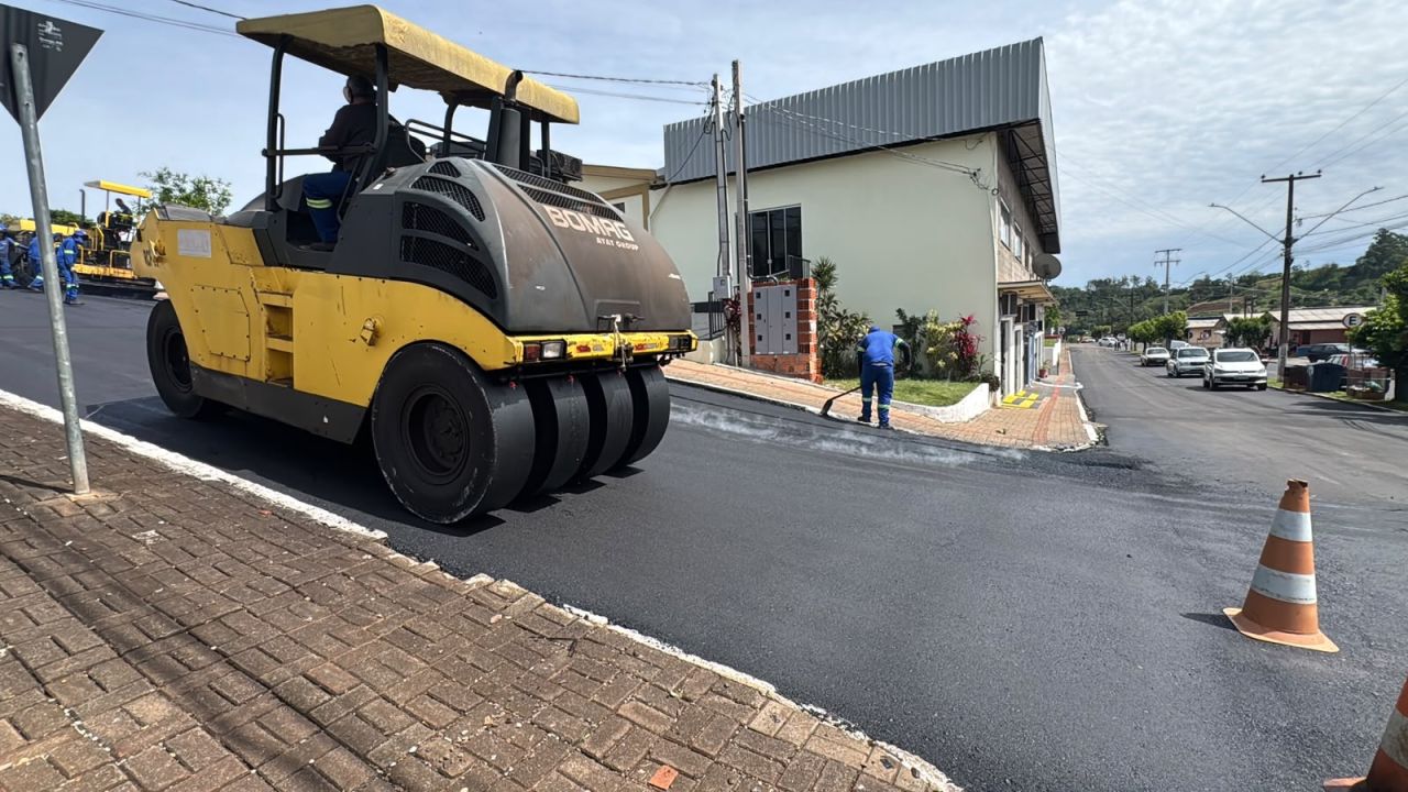 Pinhal de São Bento intensifica recapeamento e melhorias na drenagem das ruas