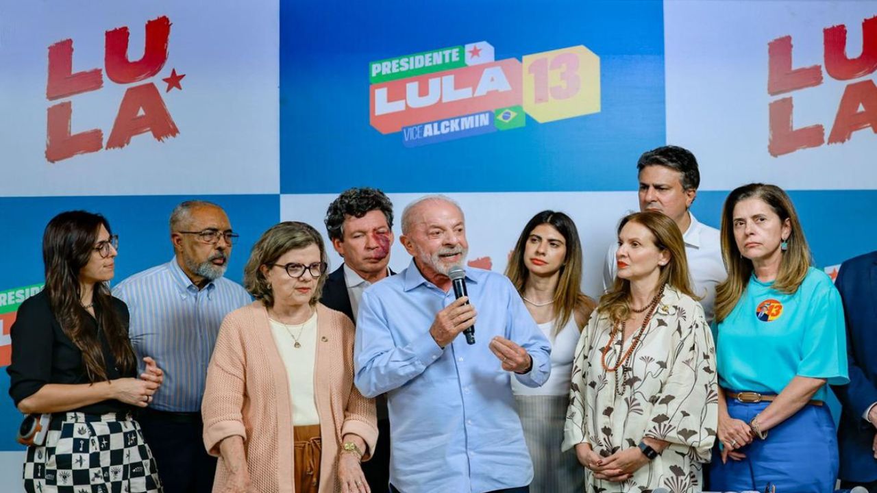 Lula celebra avanço do fim da 6x1 e defende investimento público