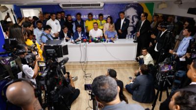 Imagem referente à notícia: Douglas Ruas critica judicialização da eleição e se declara governador
