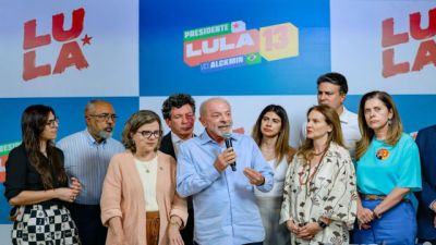 Imagem referente à notícia: Lula celebra avanço do fim da 6x1 e defende investimento público