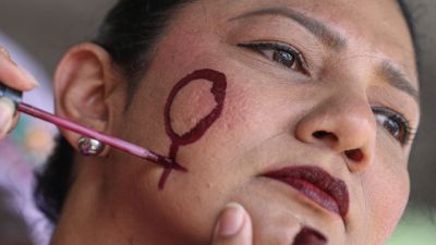 Imagem referente à notícia: Aumentam agressões políticas em mês de luta contra violência à mulher