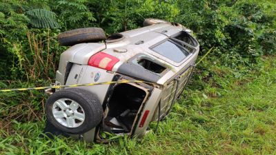 Imagem referente à notícia: Motorista morre após sair da pista e bater contra barranco na PR-158, em Saudade do Iguaçu