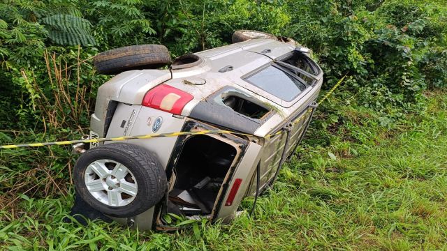 Imagem referente a notícia: Motorista morre após sair da pista e bater contra barranco na PR-158, em Saudade do Iguaçu