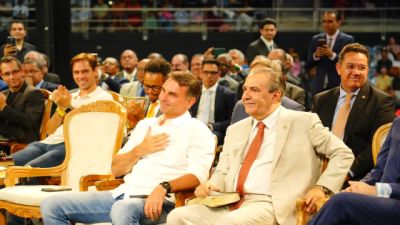 Imagem referente a notícia: Flávio passa domingo reunido com prefeitos e vereadores de São Paulo