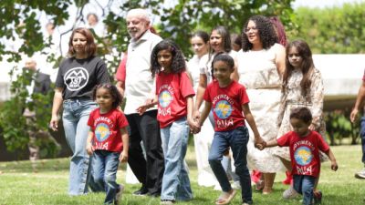 Imagem referente à notícia: Lula defende respeito às religiões no Dia de Nossa Senhora Aparecida