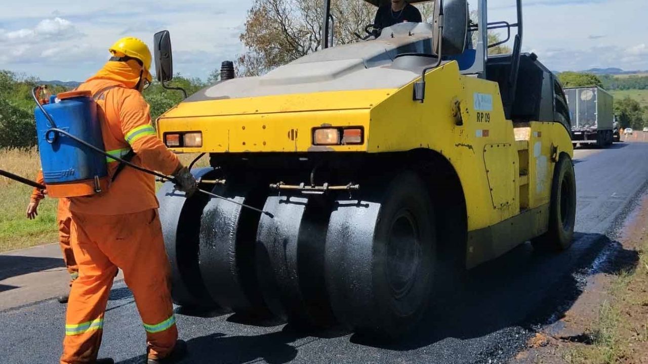 Rodovia entre Nova Laranjeiras e Espigão Alto do Iguaçu recebe melhorias do DER/PR