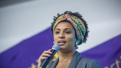 Imagem referente à notícia: Bolsonaristas ofendem memória de Marielle Franco em ato no Rio