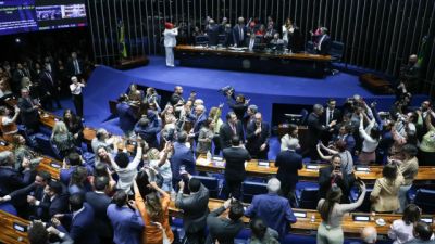 Imagem referente a notícia: Senadores aprovam pedido para acelerar votação da PEC da Segurança
