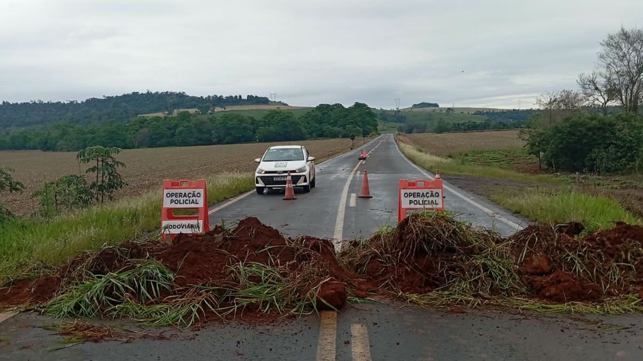 DER/PR alerta que quatro rodovias estaduais estão totalmente interditadas