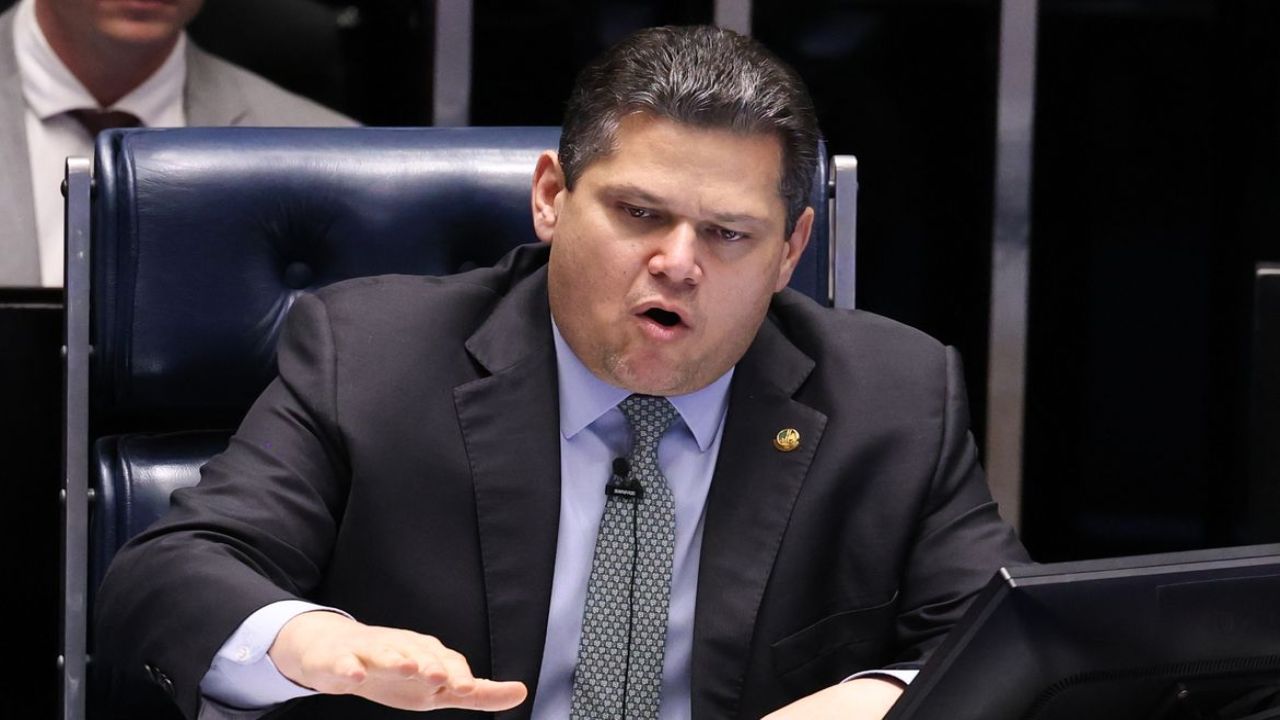 Alcolumbre vai promulgar fim da escala 6x1 nesta sexta