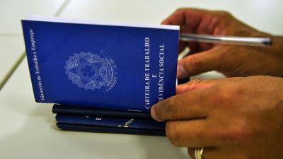 Imagem referente à notícia: Lote complementar do abono salarial começa a ser pago nesta quinta