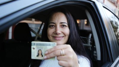 Imagem referente à notícia: 278 paranaenses já receberam a CNH gratuita pelo programa social do Estado