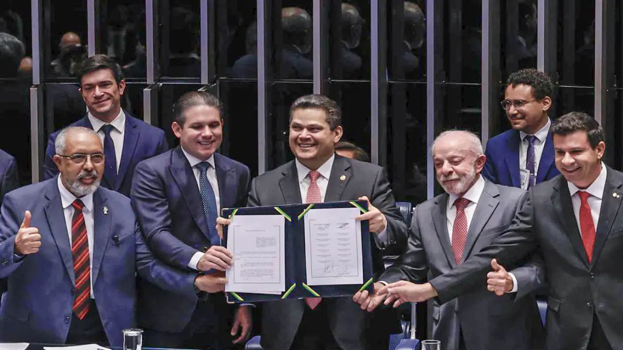 Alcolumbre homenageia Paim no fim da 6x1; entenda motivo