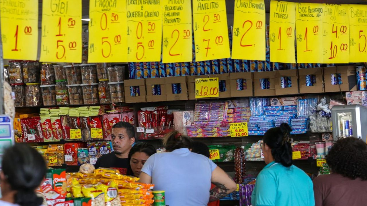 Governo prevê crédito a empresas afetadas por fim da 6x1, diz Durigan