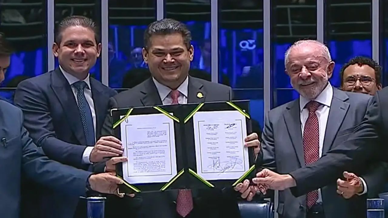 Congresso promulga emenda do fim da 6x1; escala 5x2 começa em 60 dias