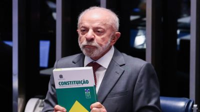 Imagem referente à notícia: Lula faz campanha em MG e celebra fim da jornada 6x1
