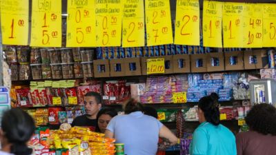 Imagem referente à notícia: Governo prevê crédito a empresas afetadas por fim da 6x1, diz Durigan