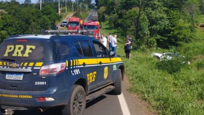 Imagem referente a notícia: Tragédia na BR-163: acidente envolvendo carro e carreta mata mulher e duas crianças em Bom Jesus do Sul