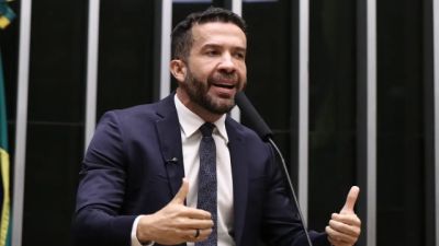 Imagem referente à notícia: Deputado André Janones é internado com arritmia em São Paulo