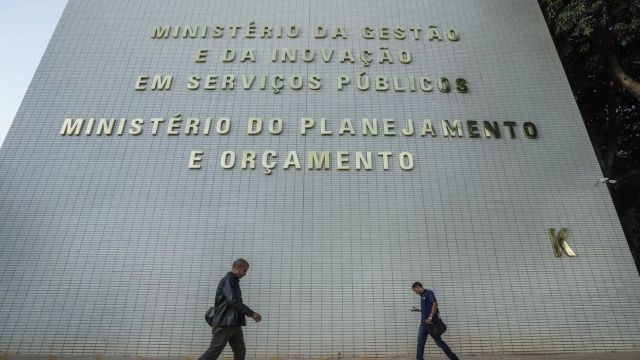 Governo pretende realocar R$ 20 bilhões no Orçamento de 2027