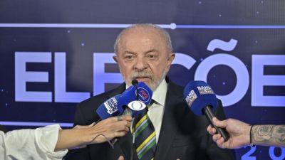 Imagem referente à notícia: TSE: Lula autoriza quebra de sigilo bancário se Flávio fizer o mesmo