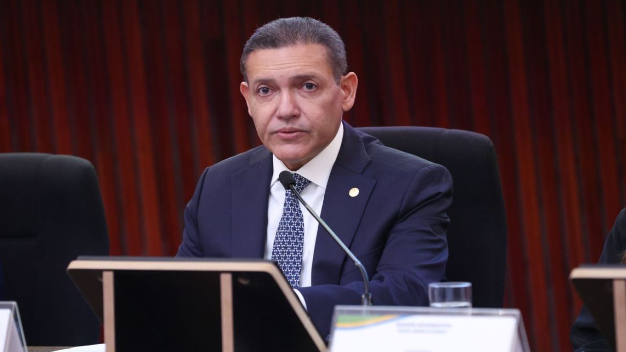 Nunes Marques suspende postagens ilegais contra campanha de Lula