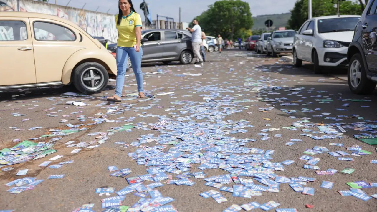 Pedir votos e fazer propaganda: saiba o que é proibido no dia de votar