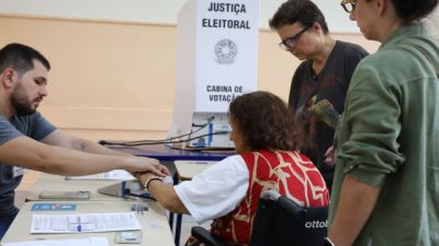 Imagem referente à notícia: Primeiro turno contou com 43% mais eleitores de ao menos 70 anos