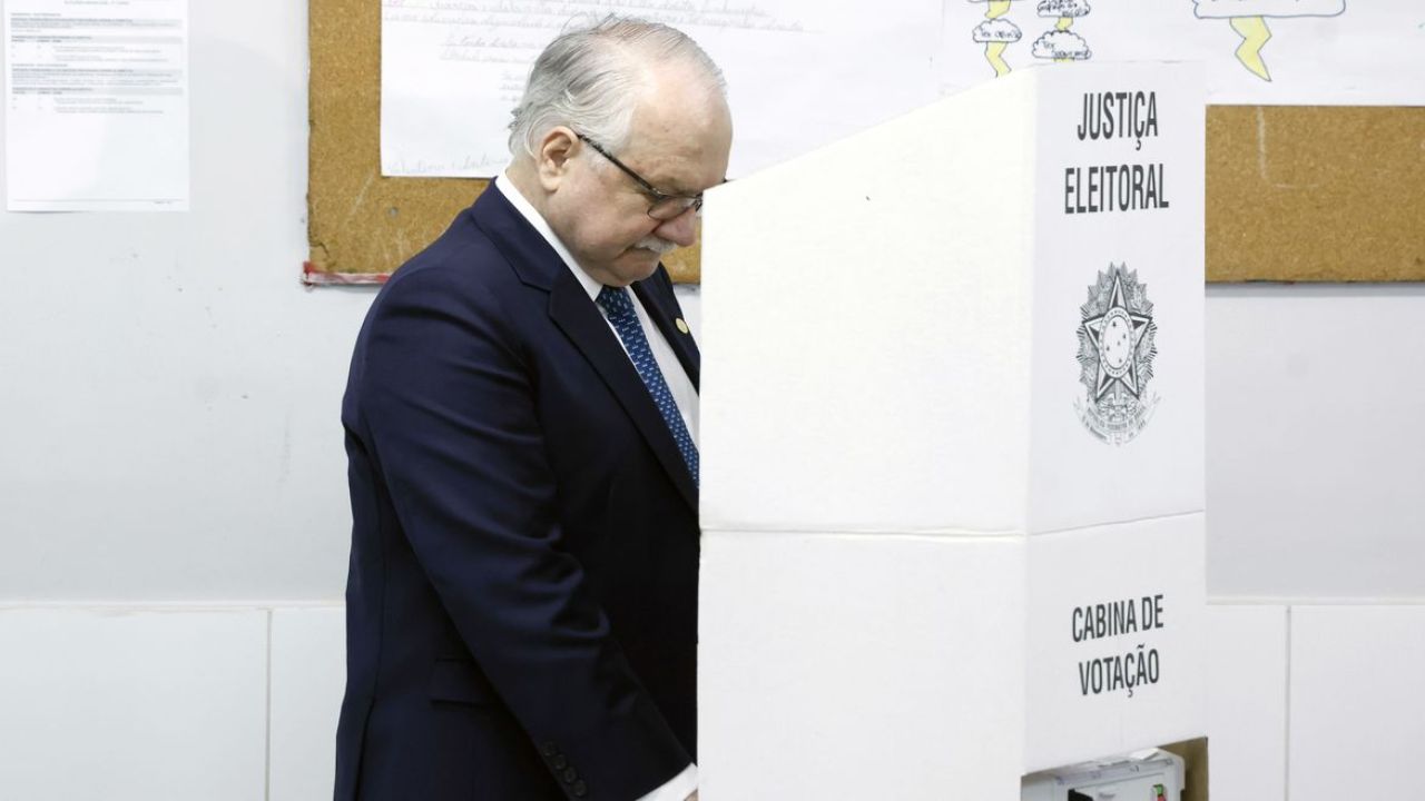 Vontade das urnas precisa ser respeitada, afirma Fachin após votar
