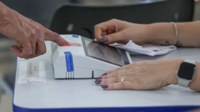 Imagem referente à notícia: No DF, urnas fecham antes de informação sobre prorrogação chegar