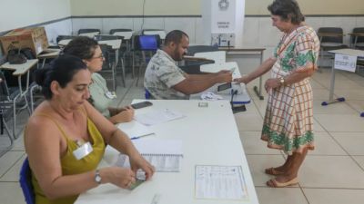 Imagem referente à notícia: OEA acompanha denúncias de falta de ônibus no dia da eleição