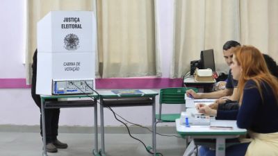 Imagem referente à notícia: PM detém cinco pessoas por crimes eleitorais em São Paulo