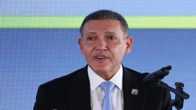 Imagem referente à notícia: TSE: seções eleitorais ainda abertas devem manter votação até as 19h