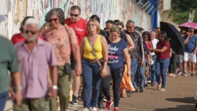 Imagem referente à notícia: Lula pede prorrogação de votação em cidades com falhas no transporte