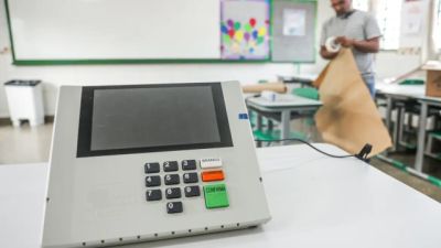 Imagem referente à notícia: TRE-SP substitui 52 urnas que apresentaram problemas no estado