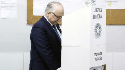 Imagem referente à notícia: Vontade das urnas precisa ser respeitada, afirma Fachin após votar