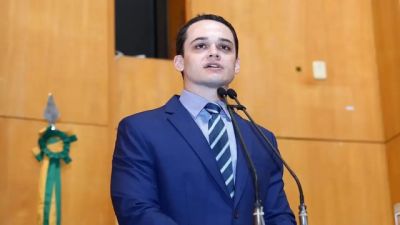 Imagem referente à notícia: Lorenzo Pazolini vence o segundo turno e vai governar o Espírito Santo