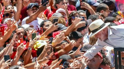 Imagem referente à notícia: Presidente do TSE liga para Lula para parabenizar reeleição