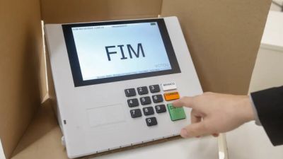 Imagem referente à notícia: TRE-SP informa substituição 219 urnas até 15h, ou 0,19% do total