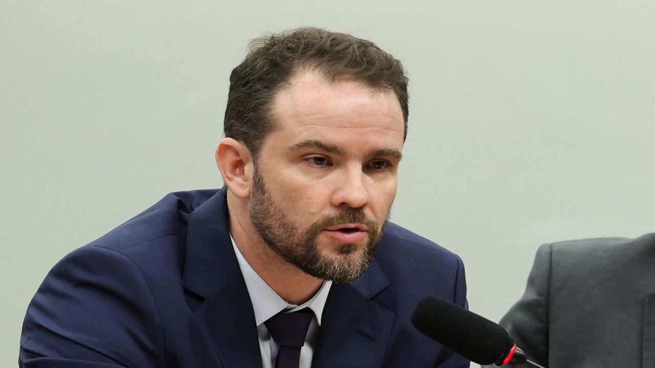 Governo buscará cumprir meta fiscal com diálogo, diz Durigan